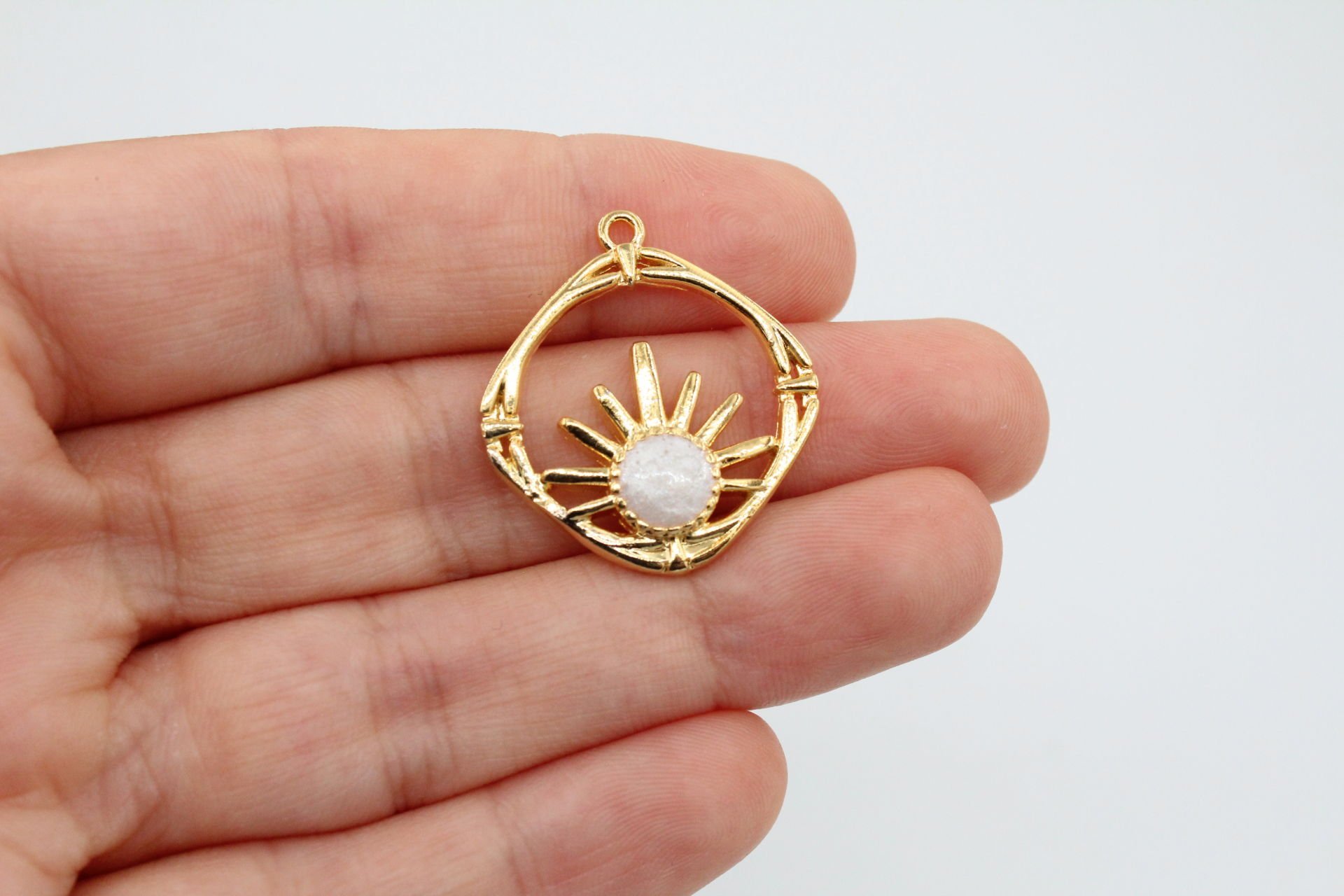 Altın Kaplama Mineli Halka İçinde Güneş