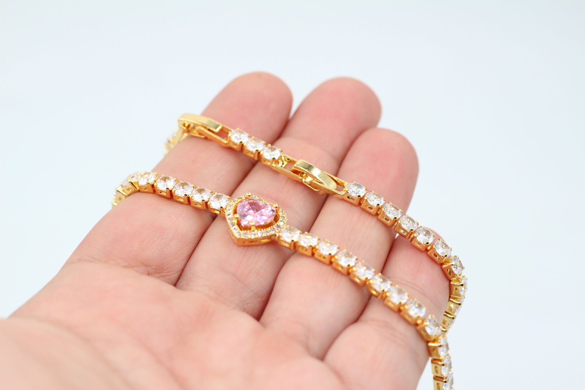 Altın Kaplama Sıra Taşlı Kalp Su Yolu Bileklik Pembe