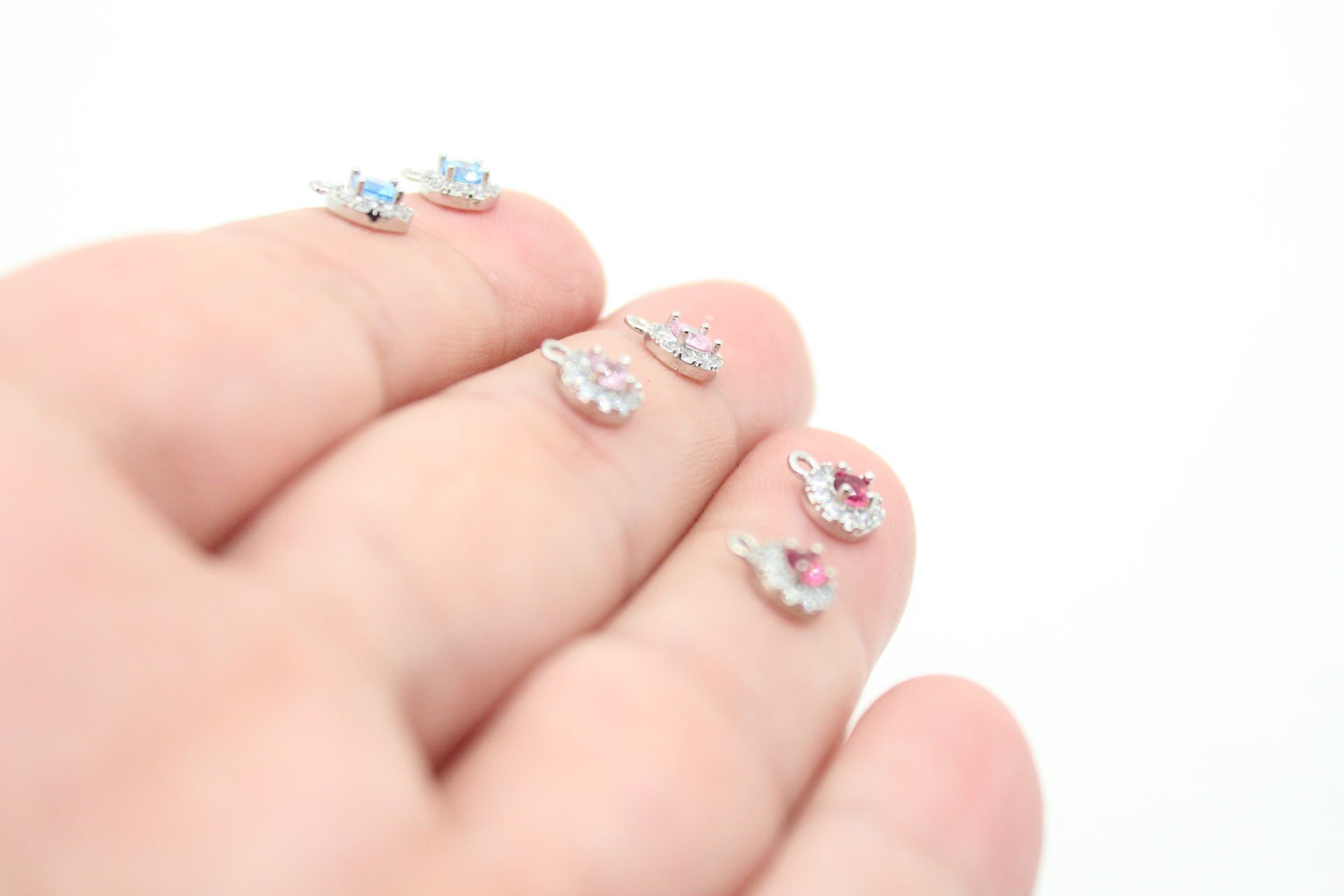 Rodyum Kaplama Yuvarlak Ortası Renkli Zirkonlu Minimal Kolye ucu