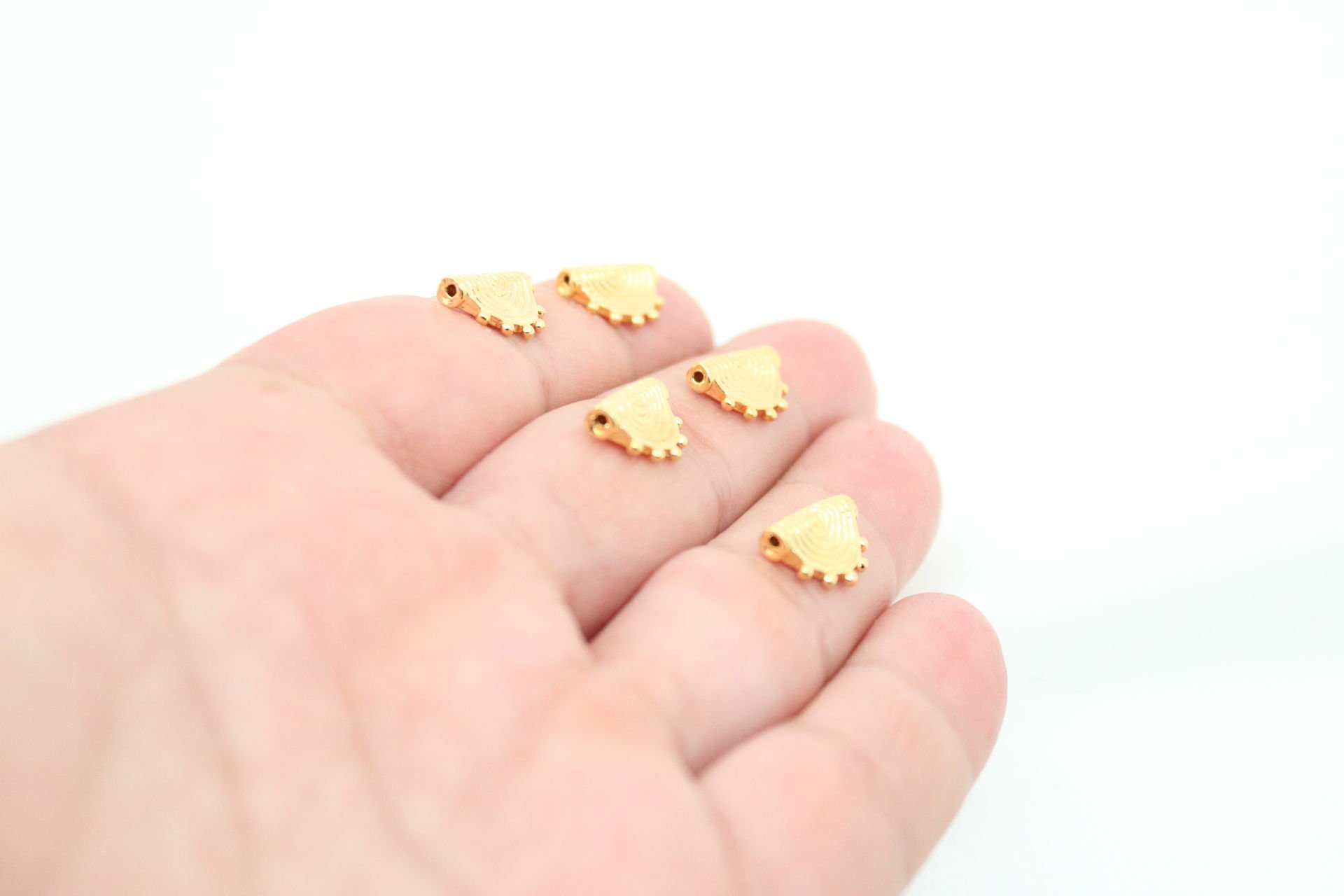 Altın Kaplama Üstten Delikli Tırtıklı  Büyük Aparat