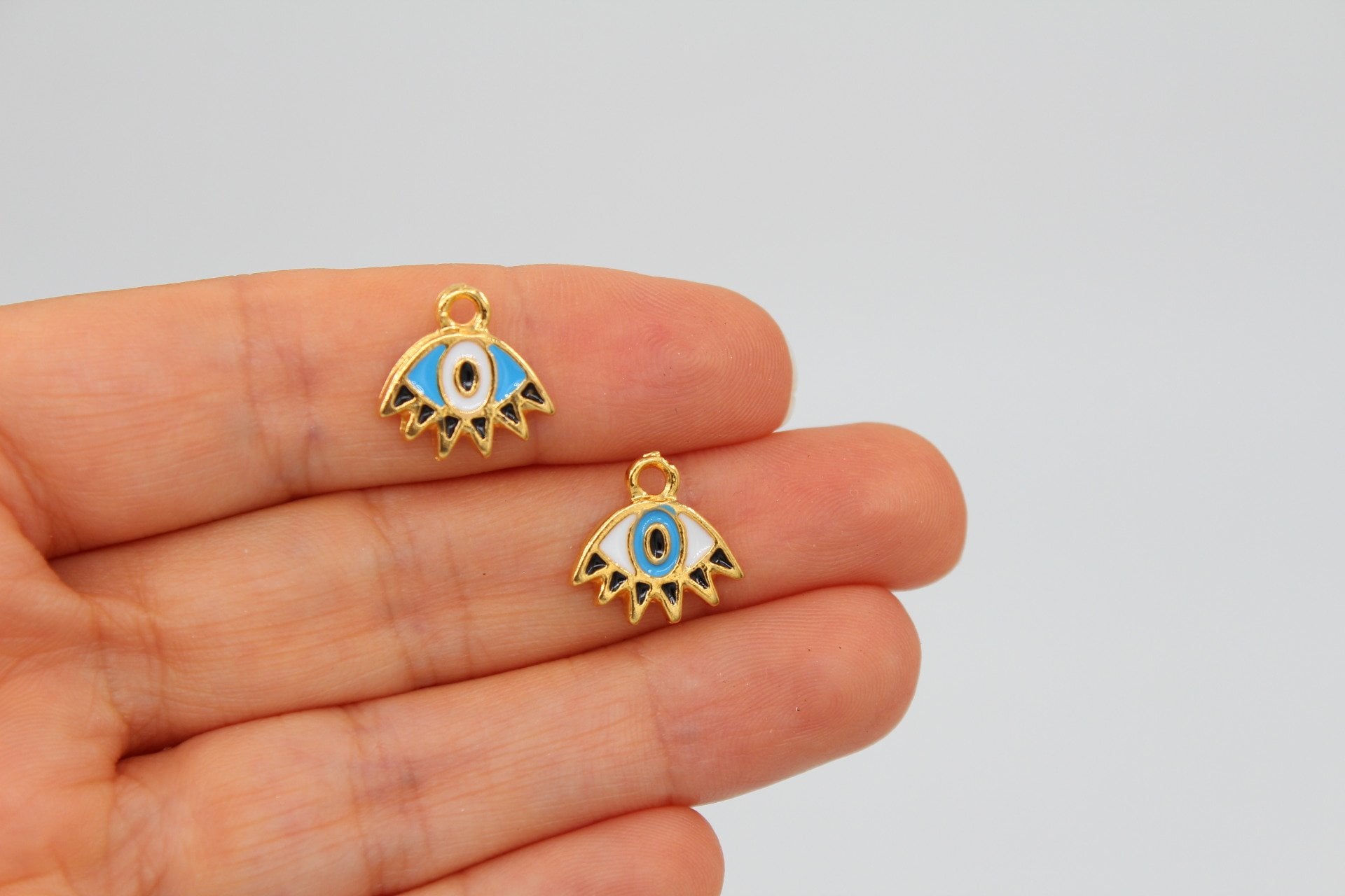 Altın Kap. Küçük Kirpikli Göz