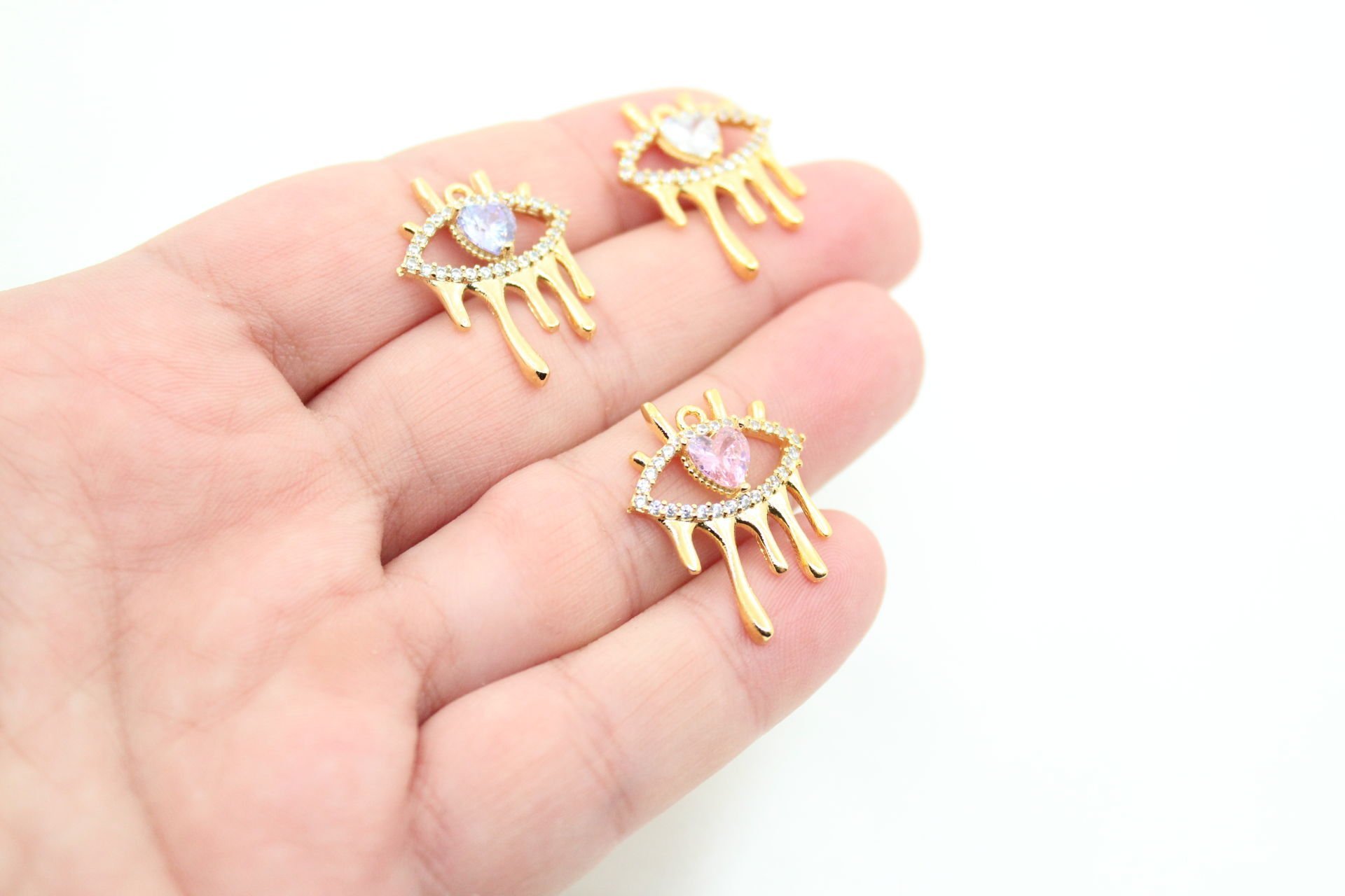 Altın Kaplama Akan Gözyaşı