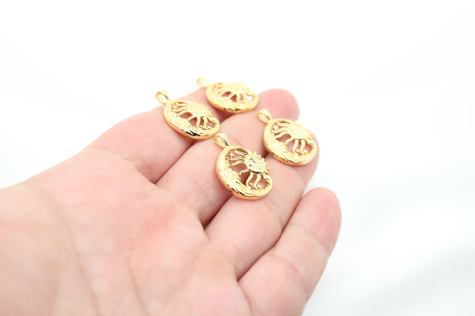 Altın Kaplama Yeni Güneş ve Ay