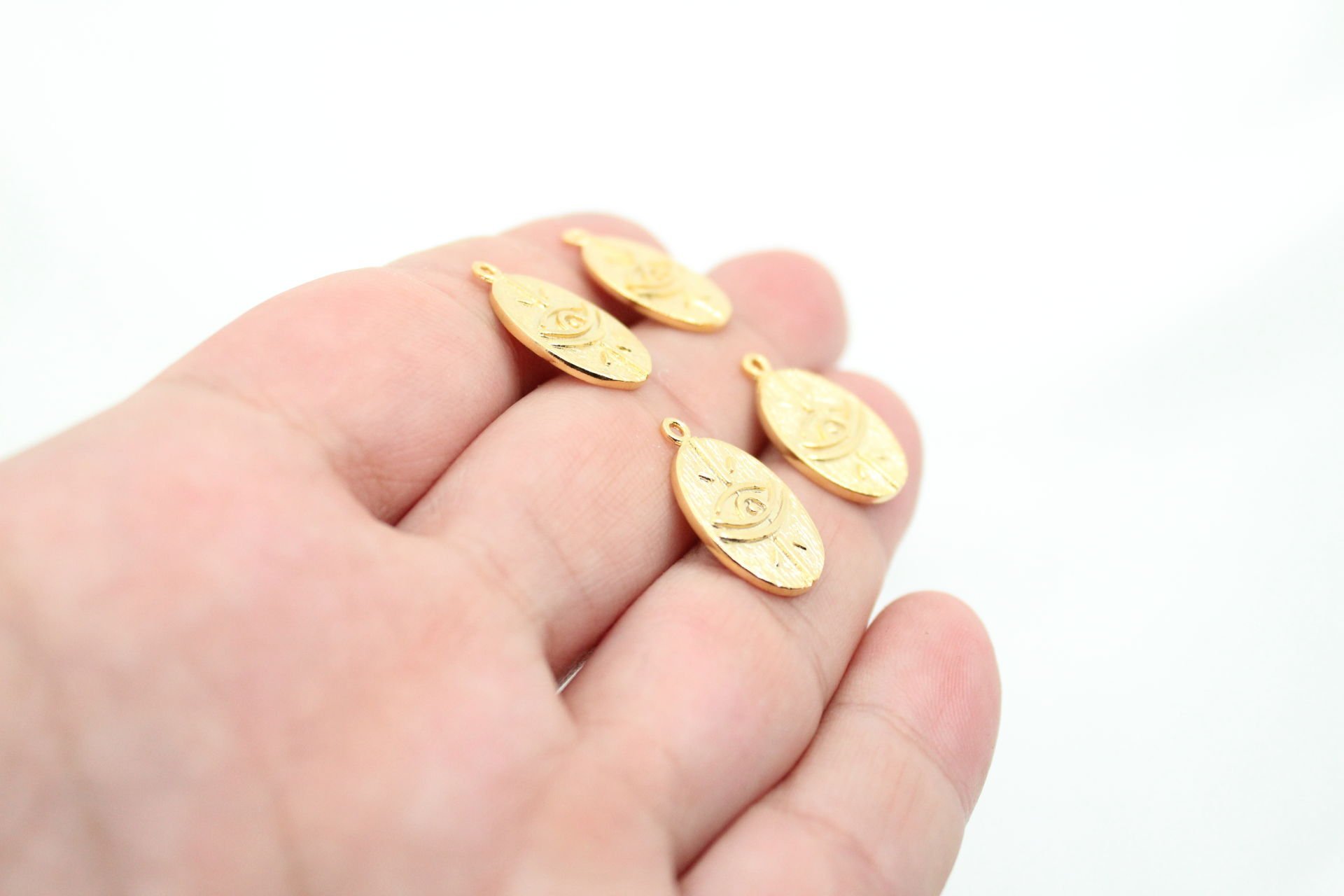 Altın Kaplama Oval Göz Desenli Kolye Ucu