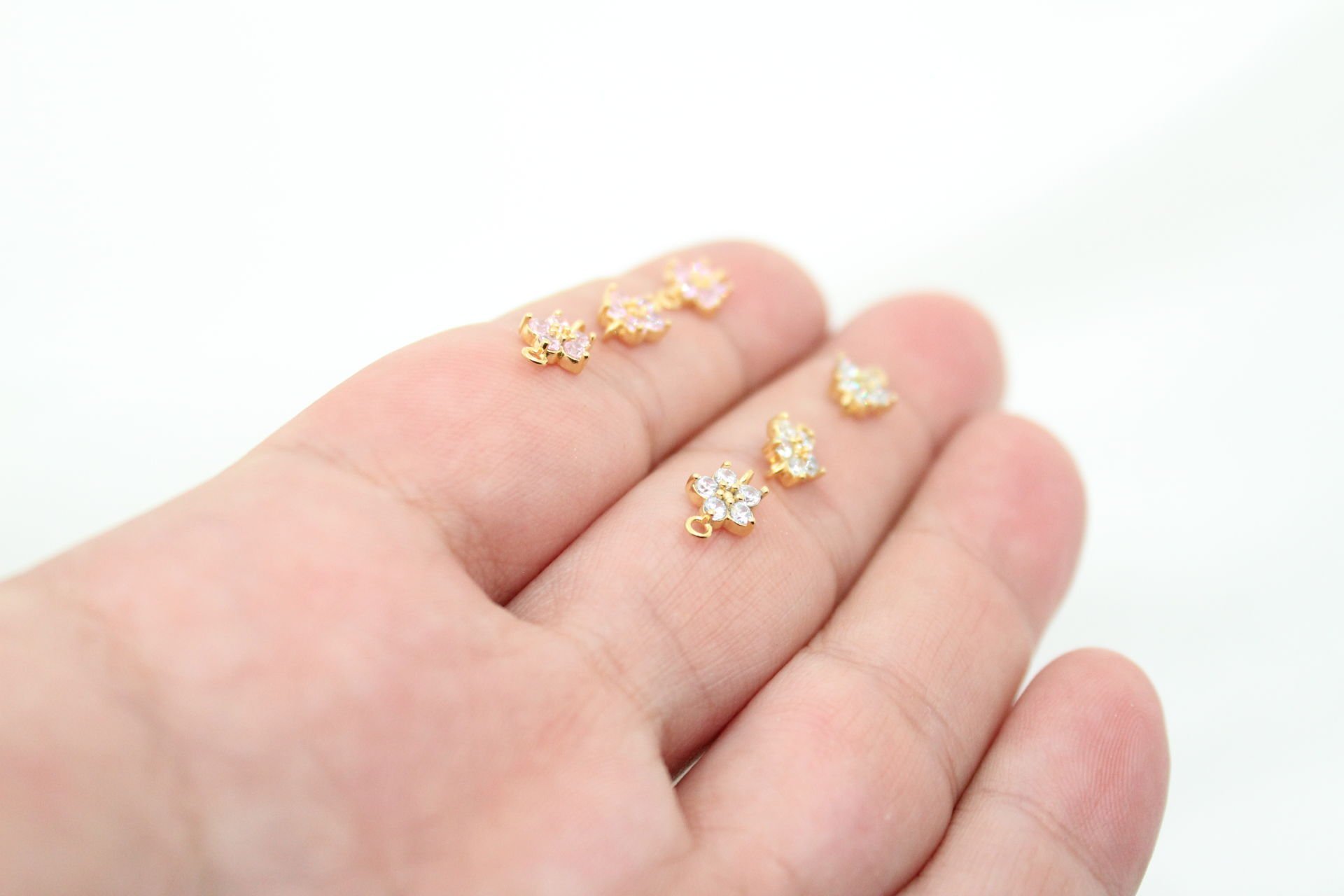 Altın Kaplama Minimal Çift Kulplu Çiçek