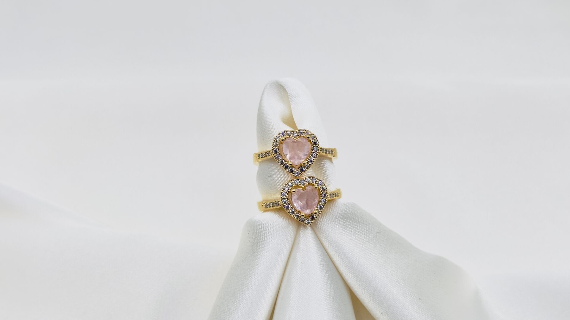 Altın Kaplama 6mm Sıra Taşlı Kalp Yüzük Buzlu Pembe