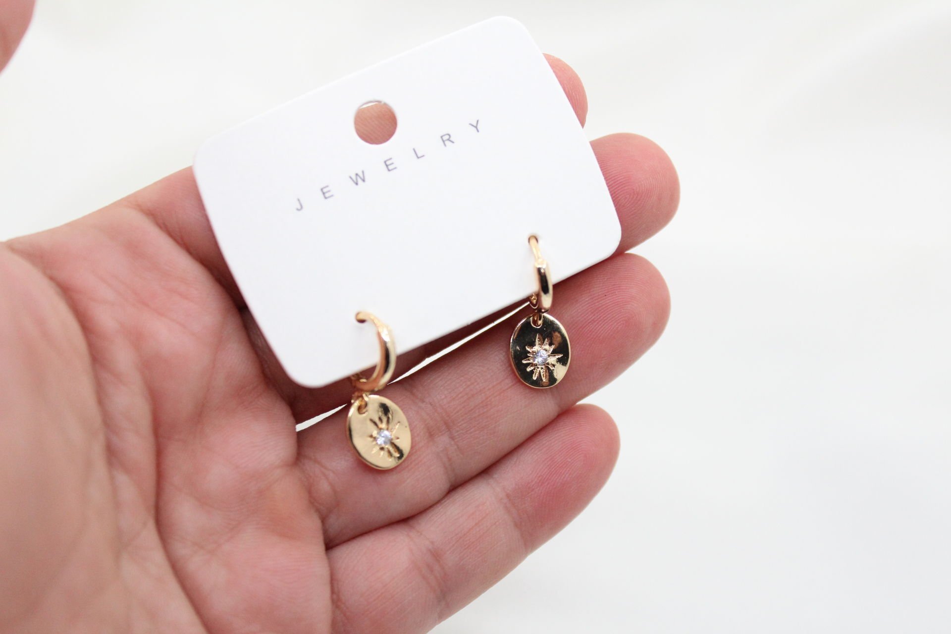 İthal Oval Ortası Zirkonlu Sallantı Küpe