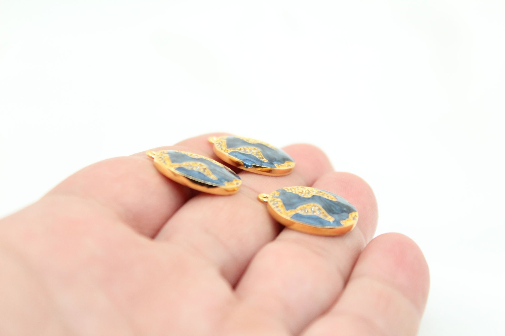 Altın Kaplama Zirkonlı Mineli Dünya Kolye Ucu