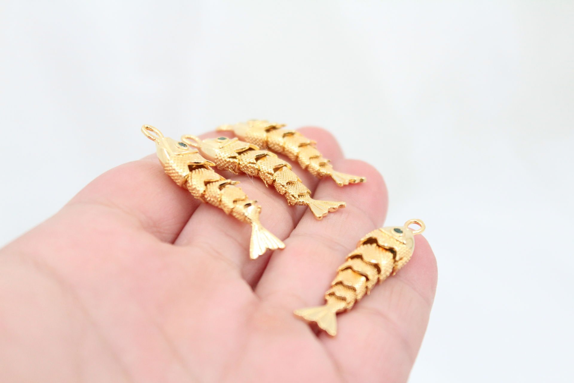 Altın Kaplama Yeşil Gözlü Büyük Oynar Balık