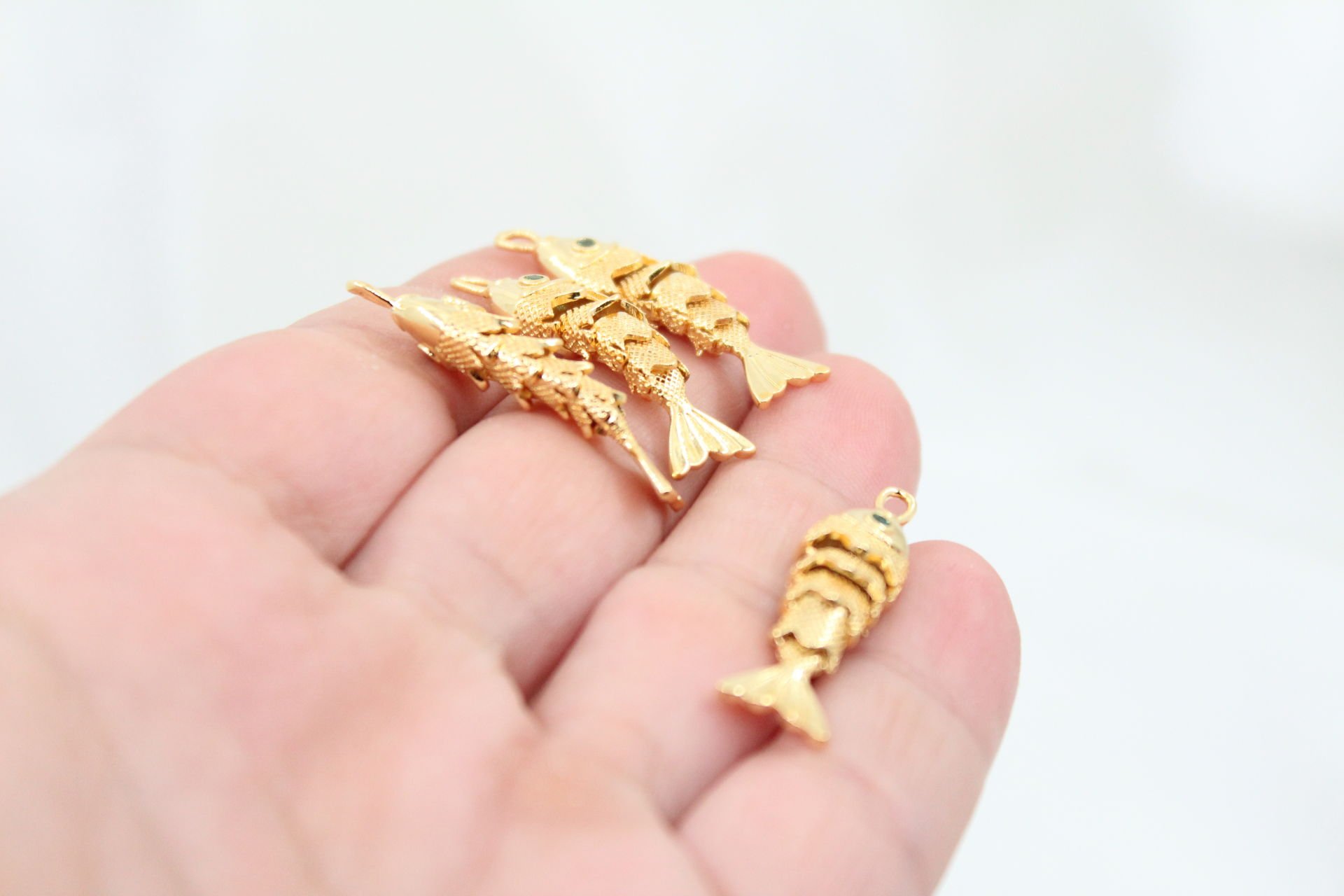 Altın Kaplama Yeşil Gözlü Orta Boy Oynar Balık