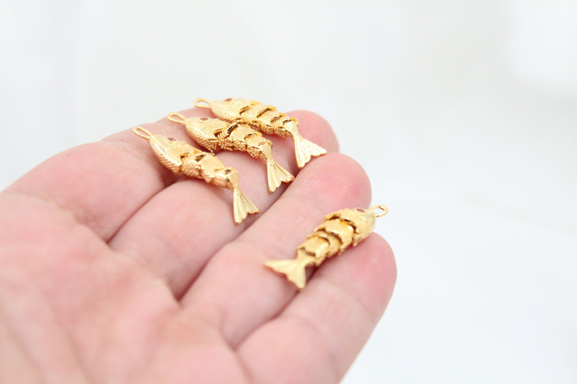 Altın Kaplama Turuncu Gözlü Orta Boy Oynar Balık