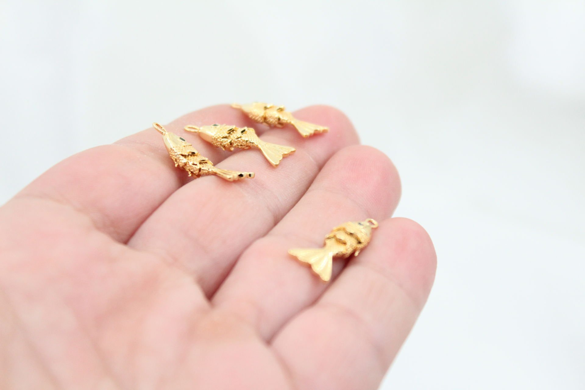 Altın Kaplama Yeşil Gözlü Küçük Oynar Balık