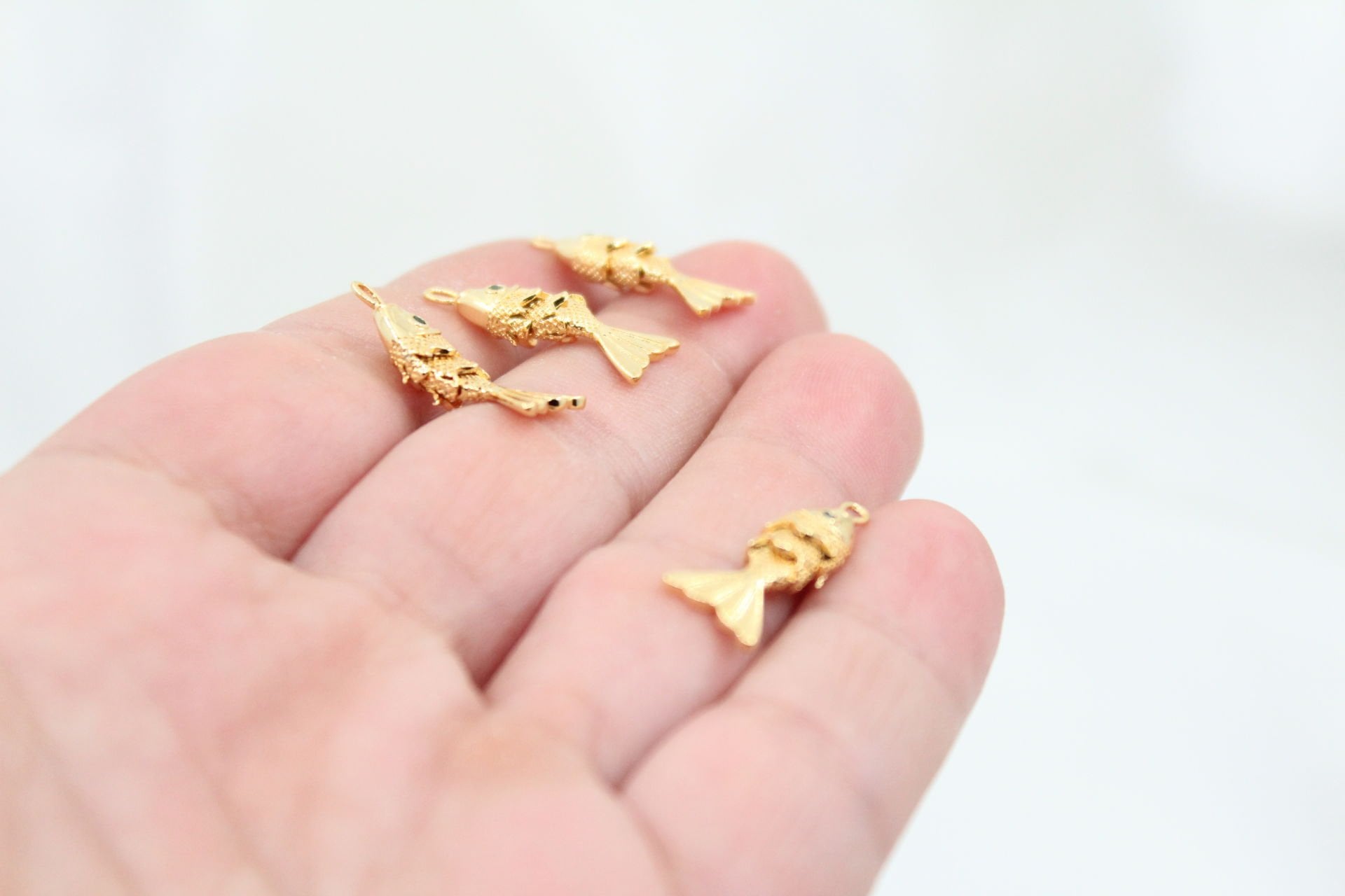 Altın Kaplama Yeşil Gözlü Küçük Oynar Balık