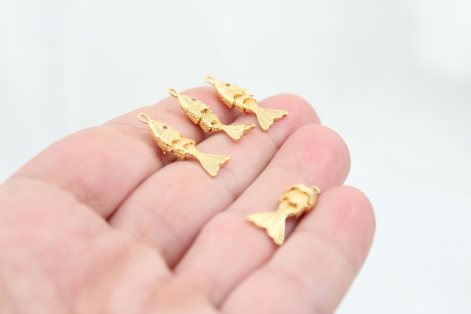 Altın Kaplama Turuncu Gözlü Küçük Oynar Balık