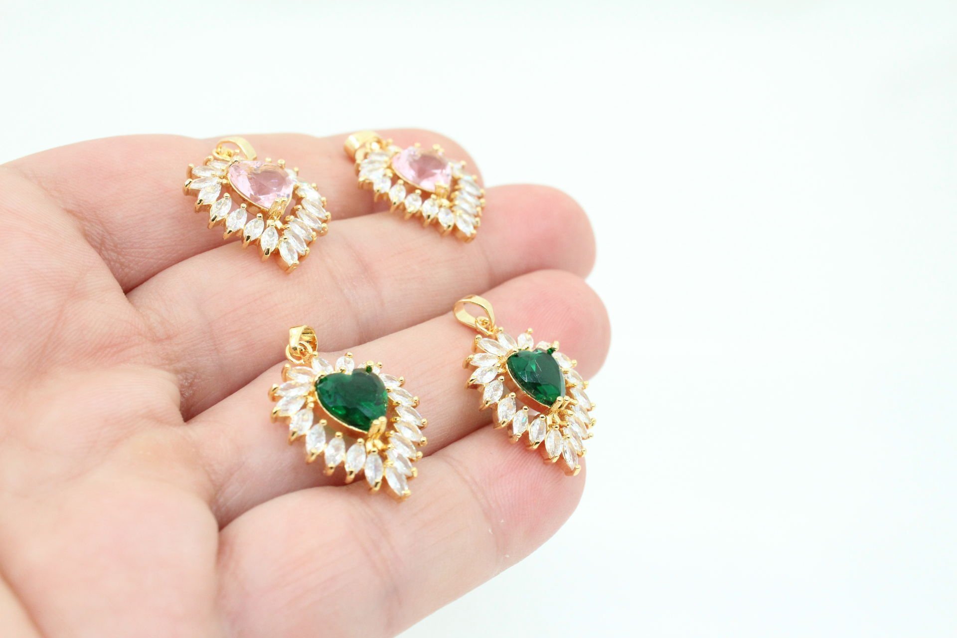 Altın Kaplama Mekik Taşlı Zirkonlu Kalp Kolye Ucu