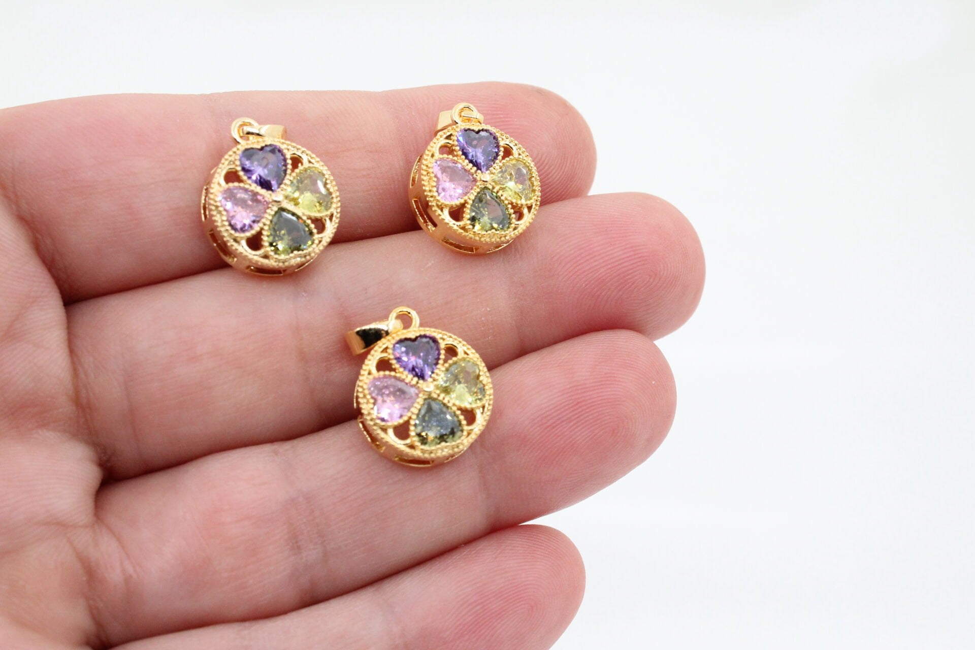 Altın Kaplama Renkli Kalp Zirkonlu Yuvarlak Kolye Ucu