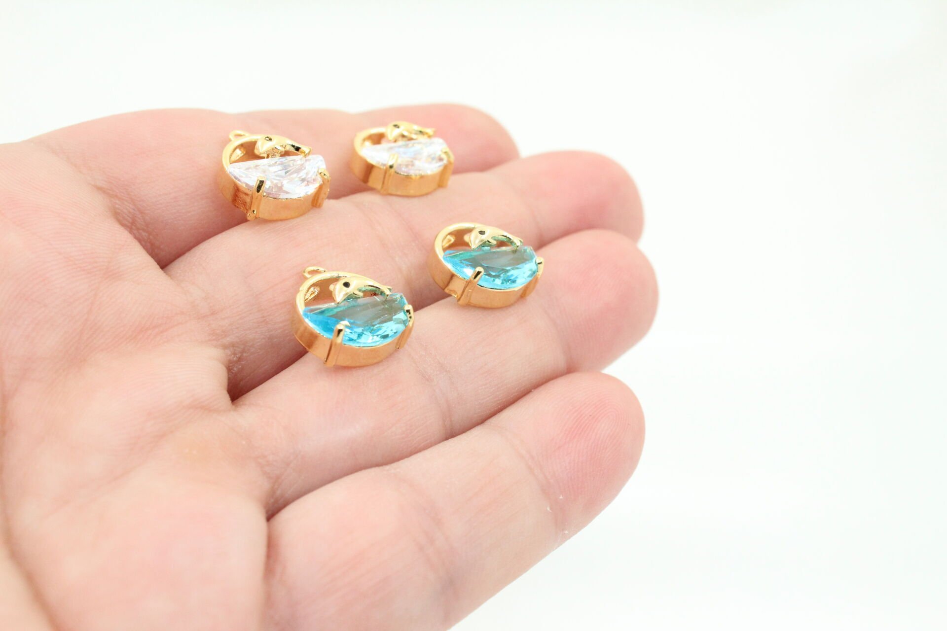 Altın Kaplama Yunus Figürlü Yuvarlak Kolye Ucu