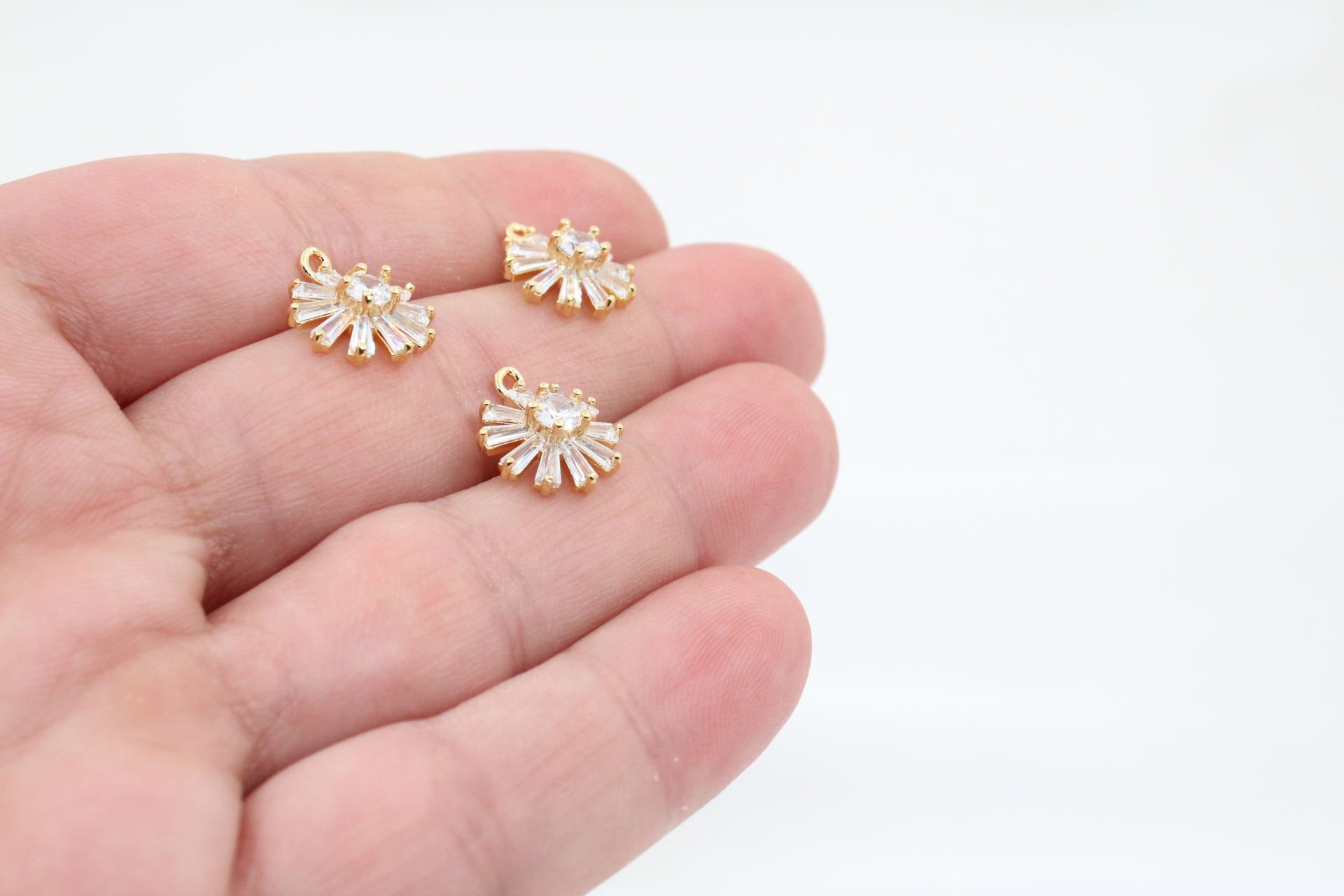 Altın Kaplama Baget Taşlı Küçük Kolye Ucu