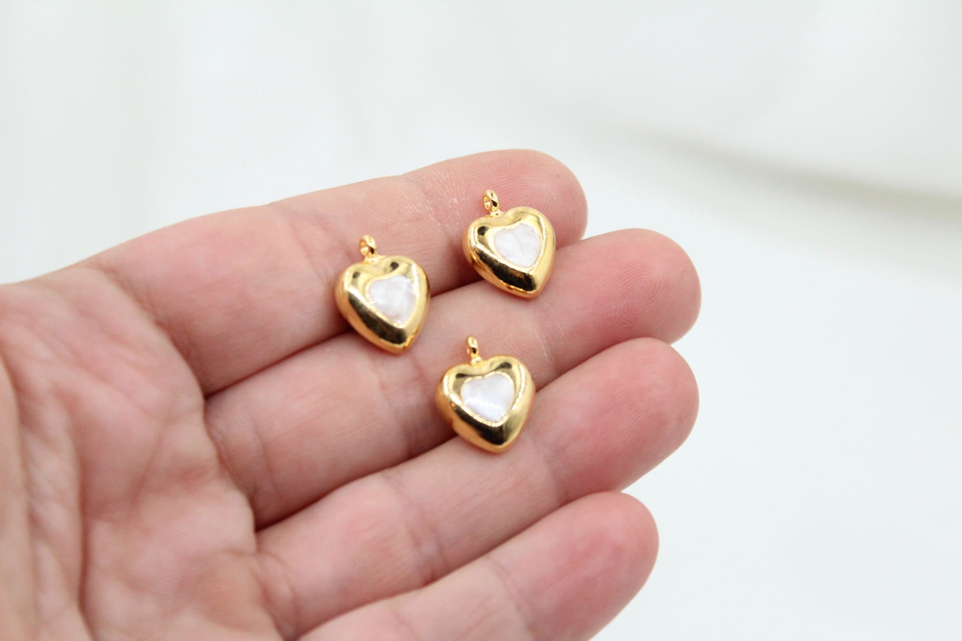 Altın Kaplama İçi Mineli Krem Kalp