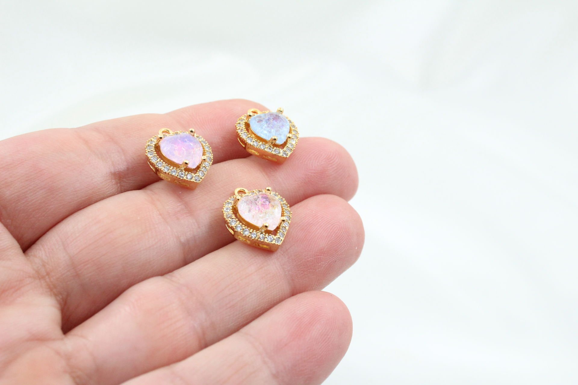 Altın Kaplama Sıra Taşlı Simli Kalp Kolye Ucu