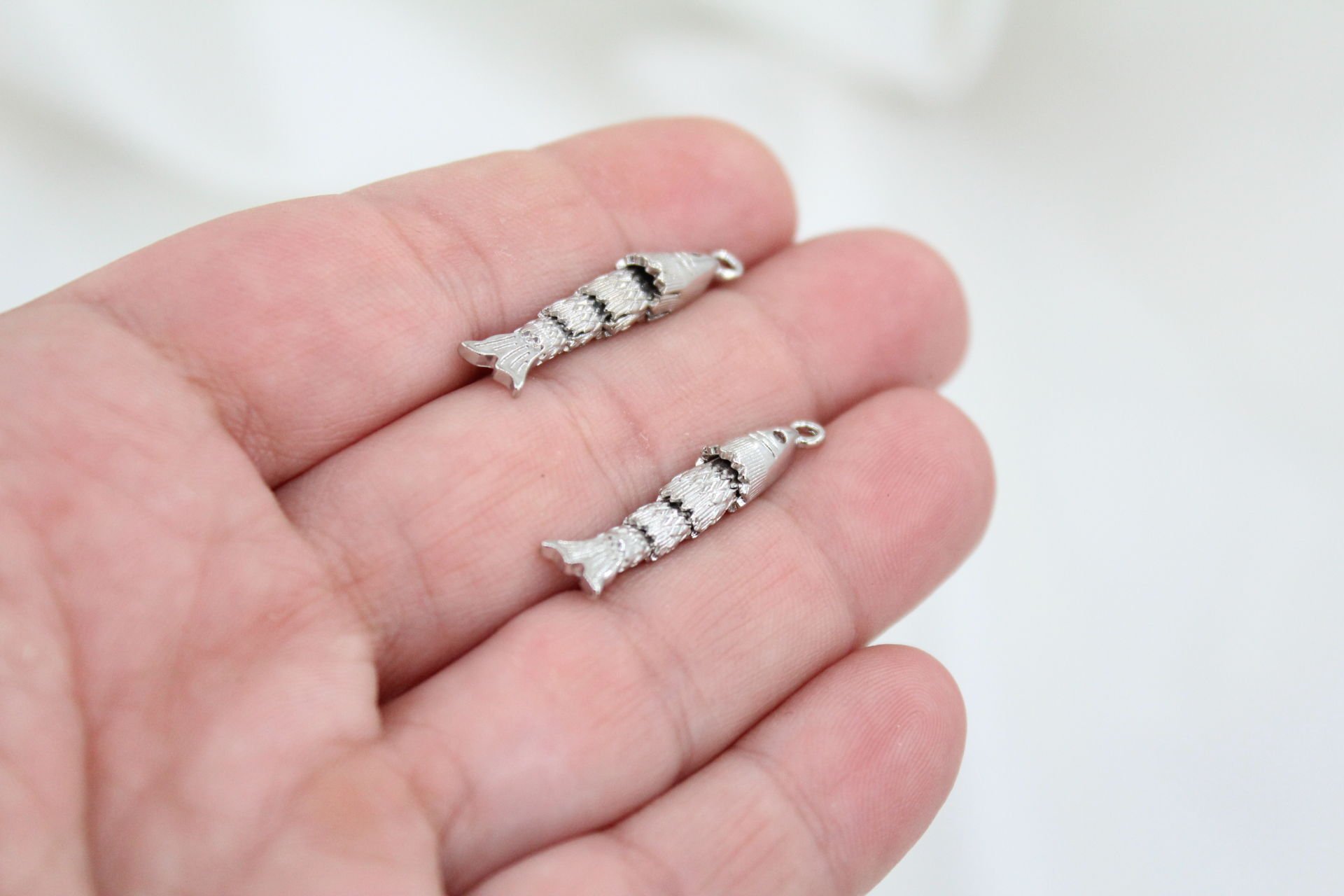 Rodyum Kaplama Turuncu Gözlü İnce Küçük Oynar Balık